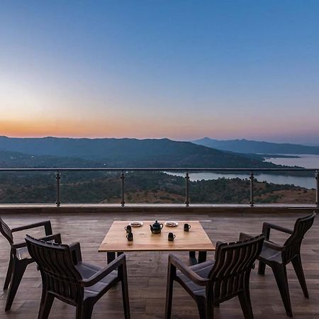 Eyes On The Lake By Stayvista - A Hillside Villa With A Captivating View Of The River بونة المظهر الخارجي الصورة