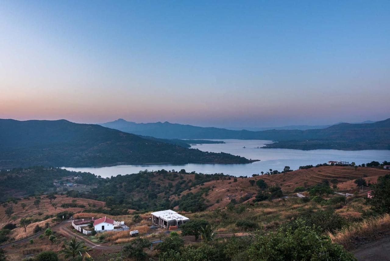 Eyes On The Lake By Stayvista - A Hillside Villa With A Captivating View Of The River بونة المظهر الخارجي الصورة