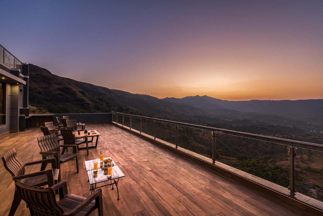 Eyes On The Lake By Stayvista - A Hillside Villa With A Captivating View Of The River بونة المظهر الخارجي الصورة